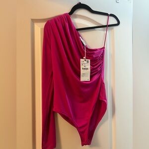 Zara hot pink one sleeve body suit
